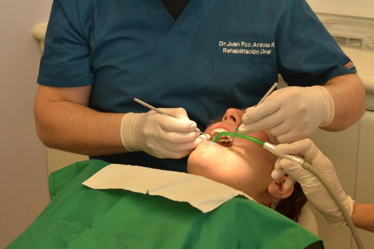 Implanty jako zastępcze zęby