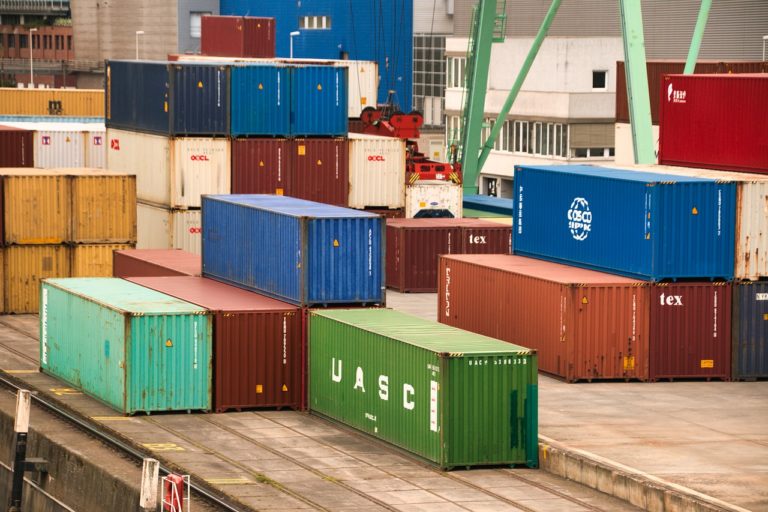 Jak przyspieszyć import lub eksport towarów?