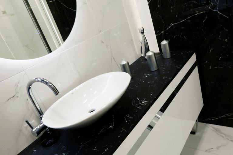 Do swojej łazienki wybierz płytki gresowe z efektem marmuru