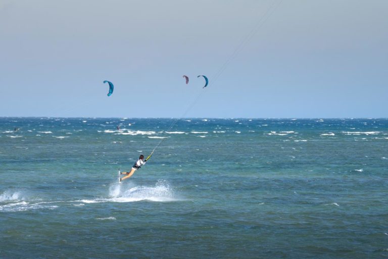 Kitesurfing to fascynujący sport wodny