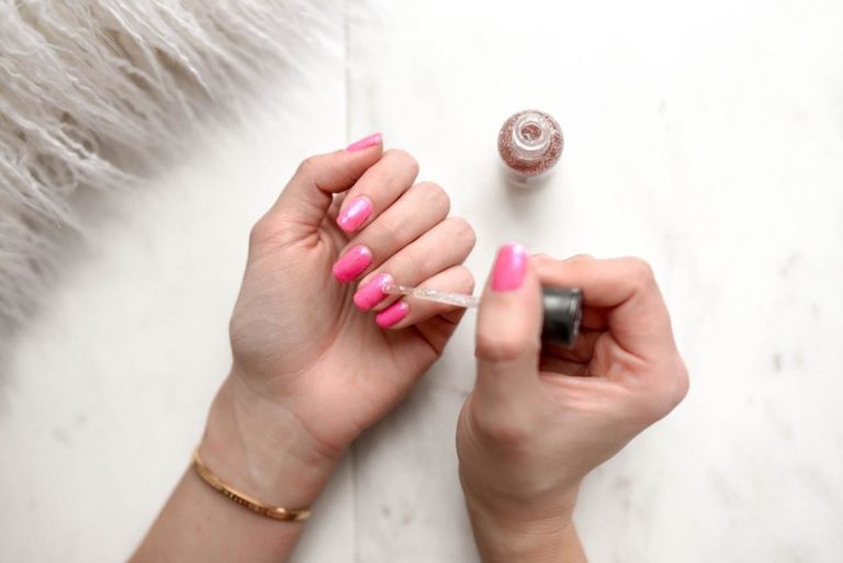 Poznaj sekrety perfekcyjnego manicure - kopytka i sondy expert, które warto mieć