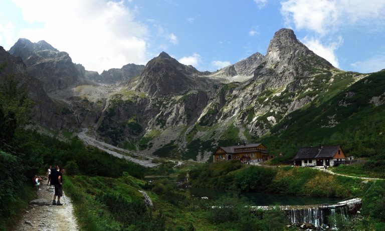 Wakacje w górach — dlaczego warto wybrać zakopane?